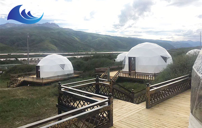 Spherical tent hotel