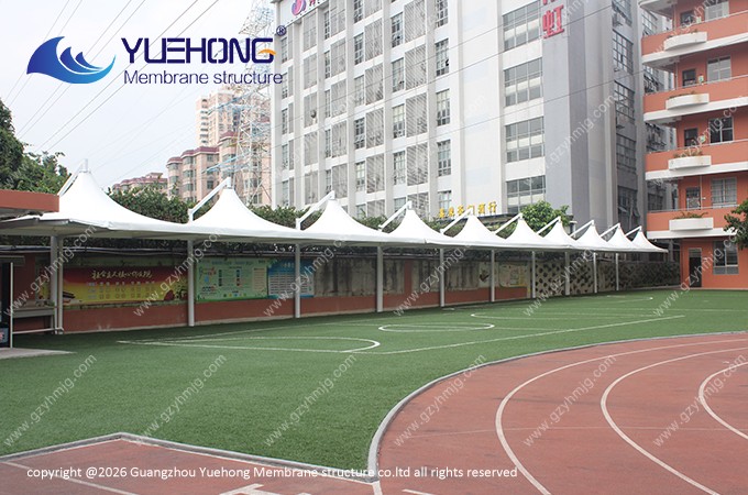 Toldo de sombra con estructura de membrana para cancha de baloncesto en un colegio de Guangzhou  Ubicación: Guangzhou