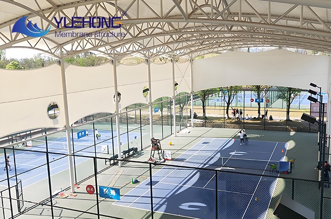 Estructura de membrana para campo deportivo