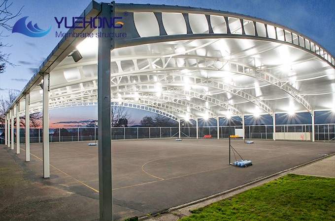 Estructura de membrana para campo deportivo