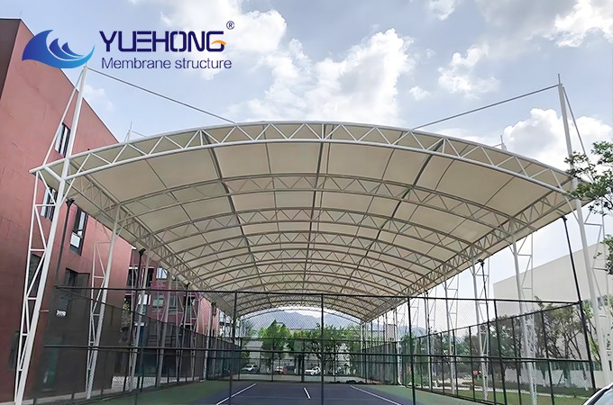 Estructura de membrana para campo deportivo