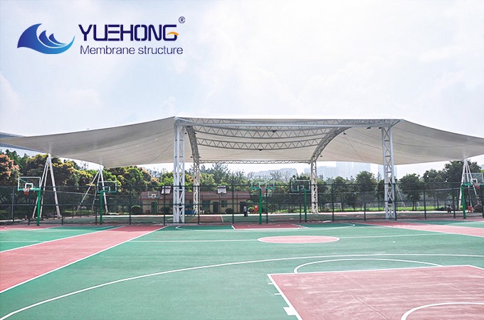 Estructura de membrana para campo deportivo
