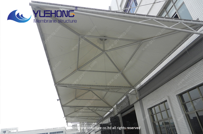 Toldo de sombra con estructura de membrana para el pórtico de la empresa Yijin