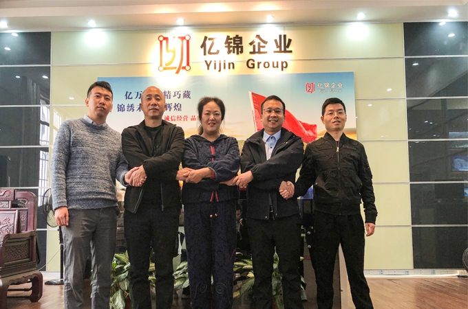 Fotografía con el cliente del proyecto de estructura de membrana paisajística en un parque industrial de Fujian