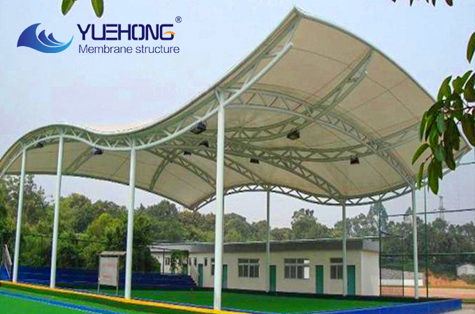 Structures membranaires pour terrains de sport